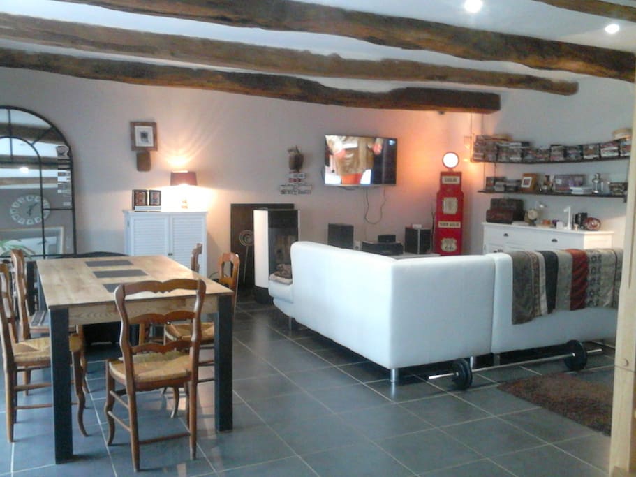 Salon/salle à manger + accès mezzanine