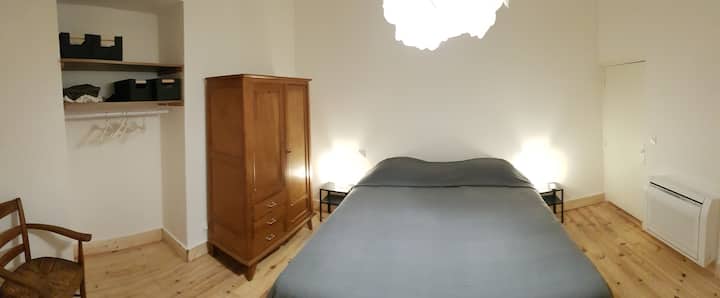 Chambre à coucher lit 1m60