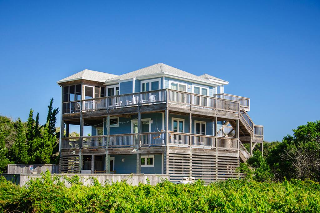 DU401: Sea View Play | Rear Exterior