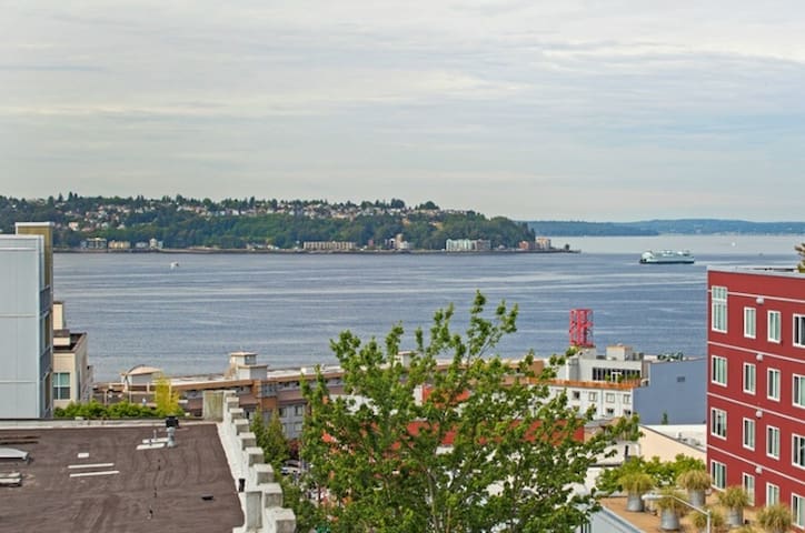 2BR VIEW! 98% Walk Score-FREE pkg-hot tub-pool gallery image 4