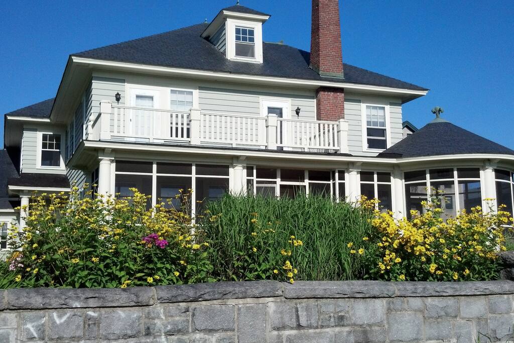 Picture of the back of the house and gardens in its glory!