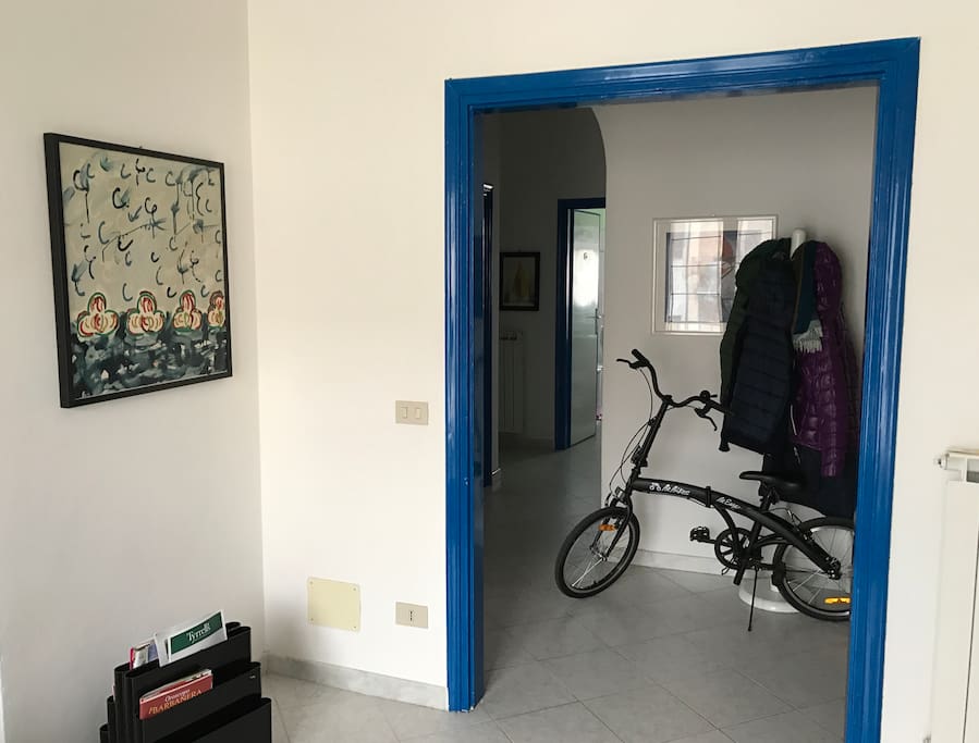 Ingresso disimpegno ( le bici di solito sono nel ripostiglio_a vostra disposizione :) )