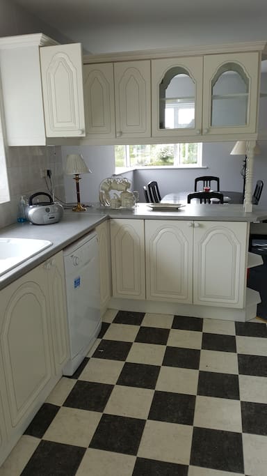 Fitted kitchen with dishwasher