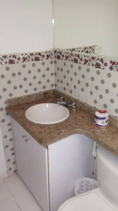 BAÑOS PRIVADOS DE CADA HABITACIÓN