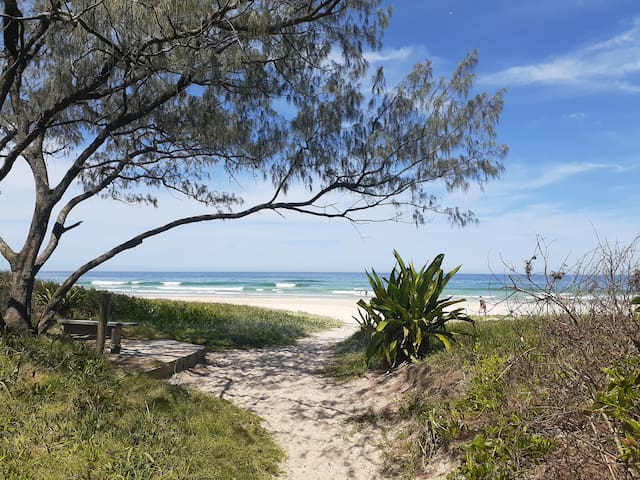 Peaceful Sanctuary with pool 70m to the beach