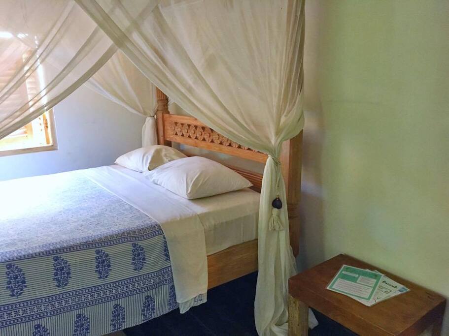 Spacious Canopy Bed