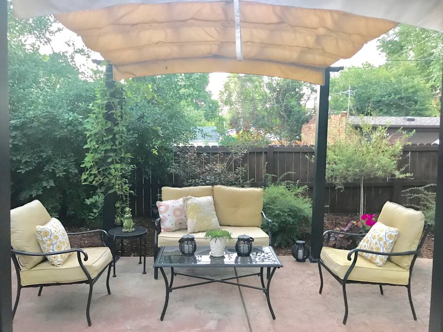 Backyard seating, pergola