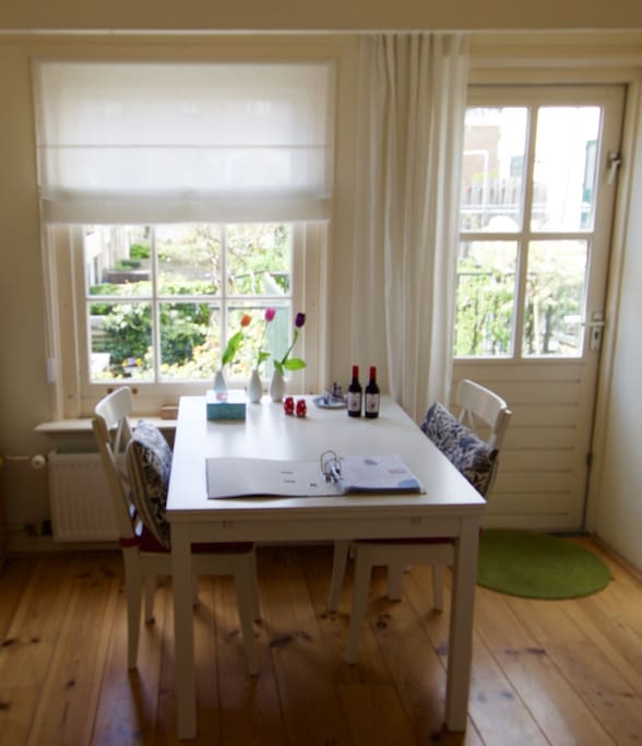 the lounge and breakfast room