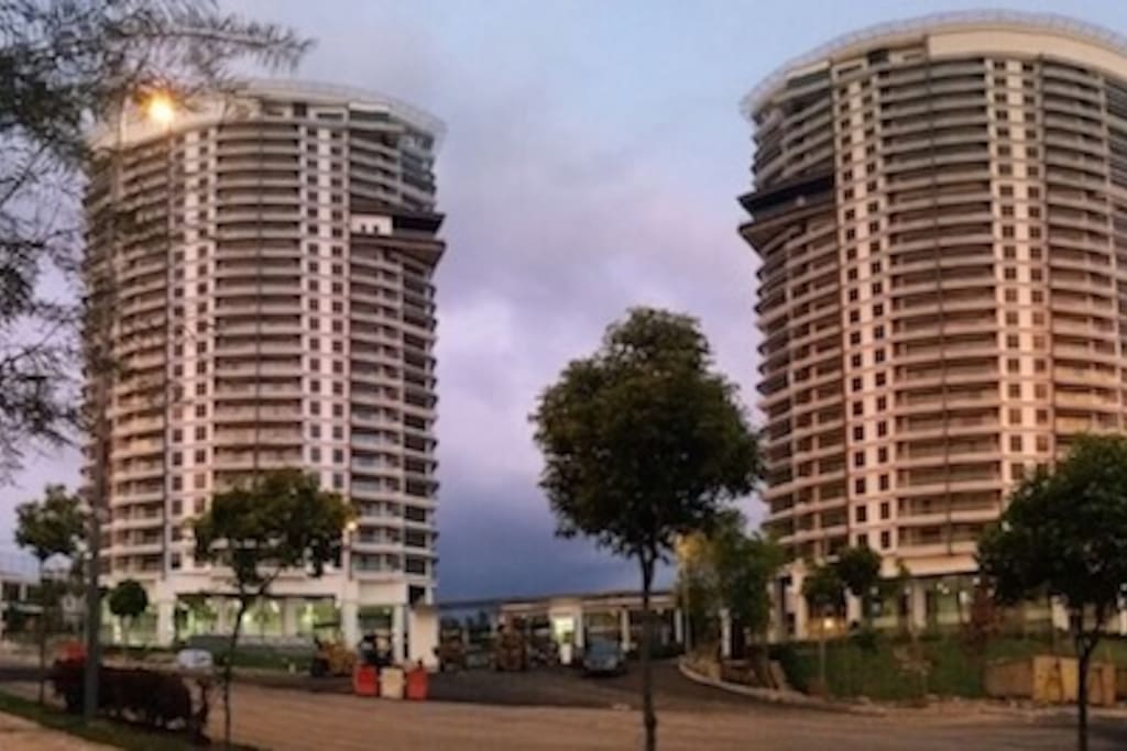 2 Blocks of Cristal Residence