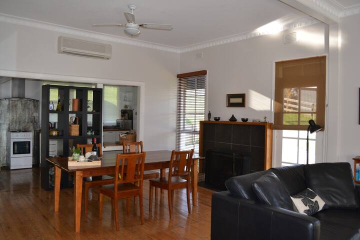 Clifden Cottage Farmstay Houses For Rent In Yarragon Victoria