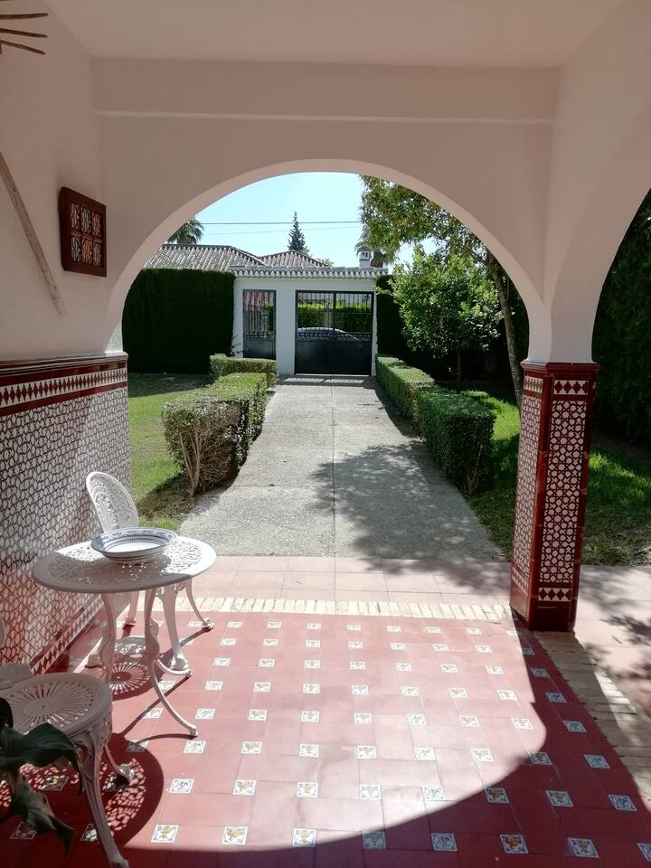 Chalet well connected to Seville Houses for Rent in Espartinas