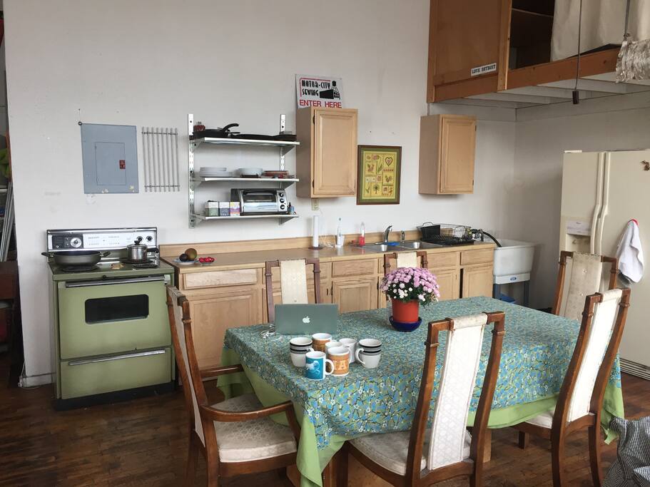 Sun filled shabby chic kitchen