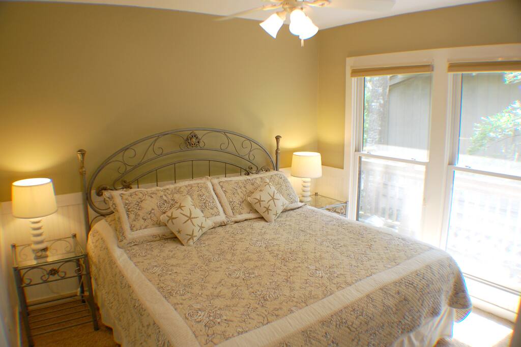 Master Bedroom 1 (king)