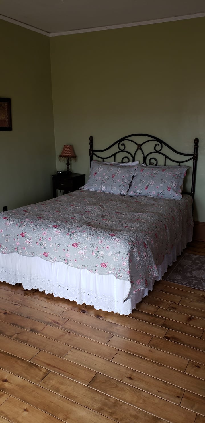 เตียงควีนไซส์ชั้นล่าง