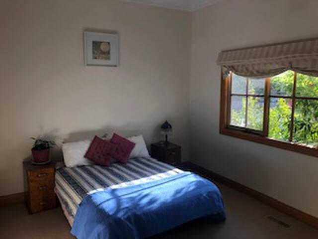 3-4 bedroom modern stylish family home gallery image 2