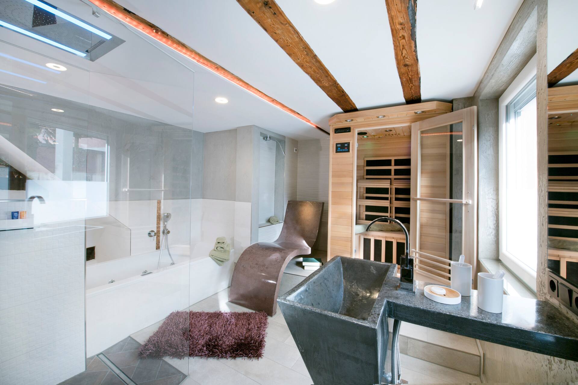Bathroom exhibition to experience