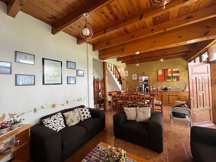 House In Front Of The Lake - Valle de Bravo