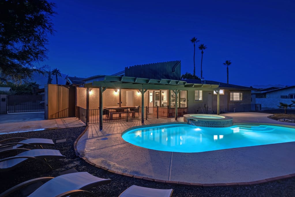 Wonderful back yard for entertaining