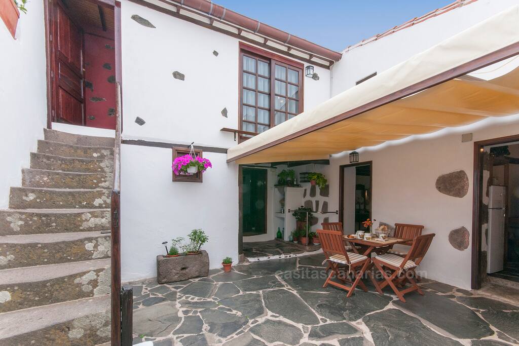 Inner patio with stairs