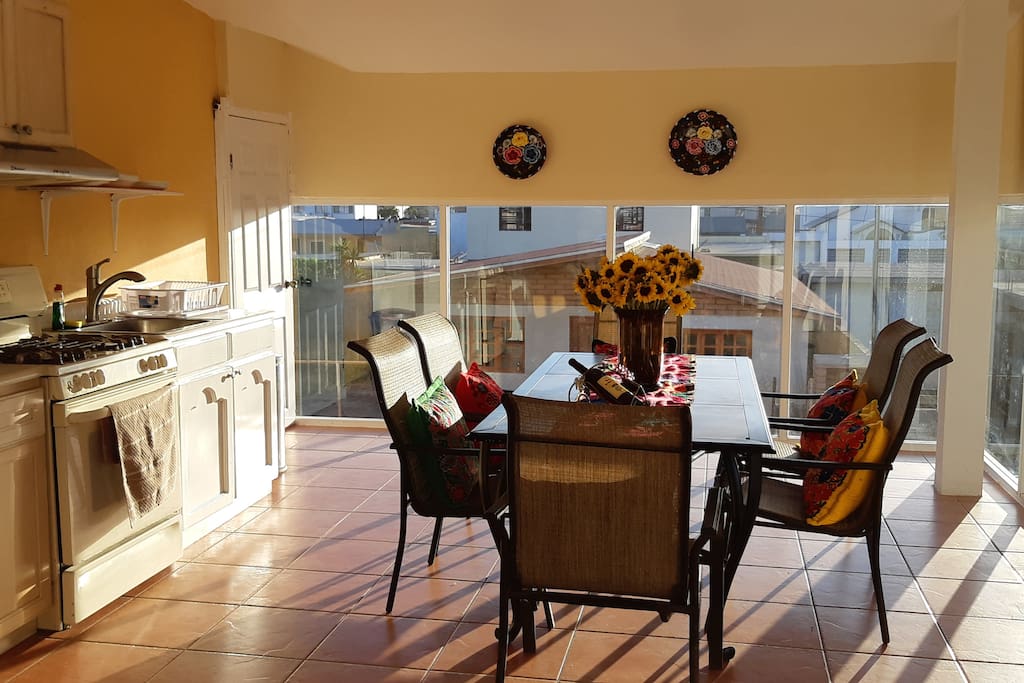 COCINA, COMEDOR
KITCHEN &
DINNING ROOM