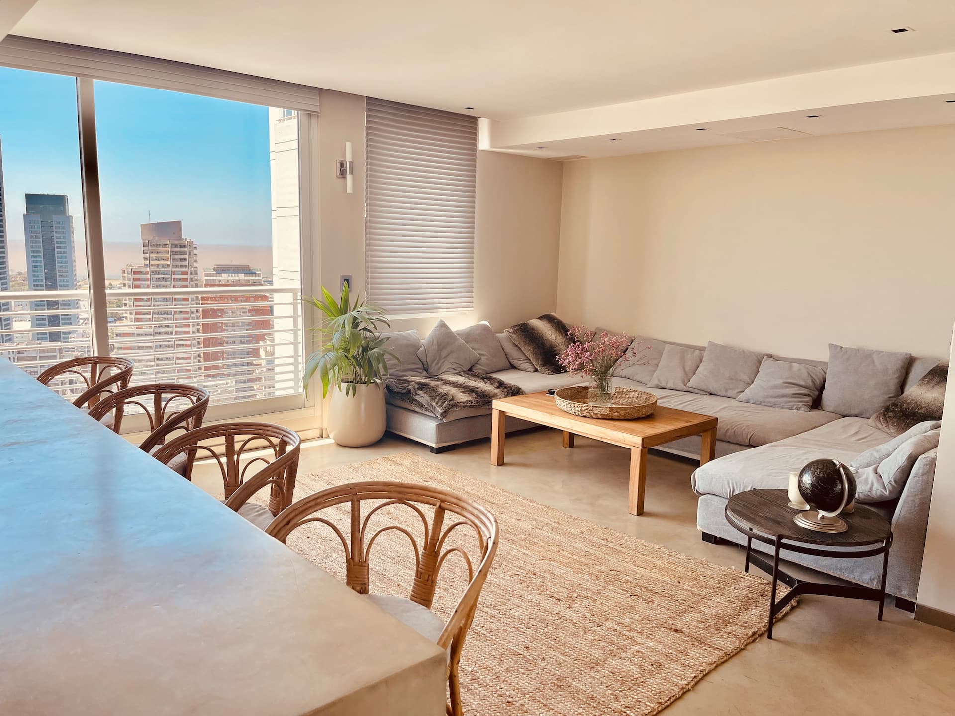 Cobertura triplex de 2 dormitórios em Palermo com vista para o rio