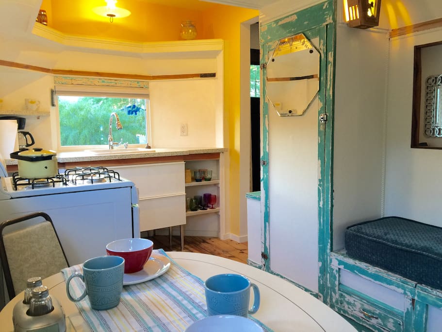 Fully-stocked kitchen...just bring your food!