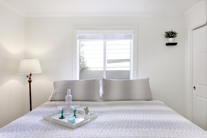 Spavaća soba br. 2 s bračnim krevetom.