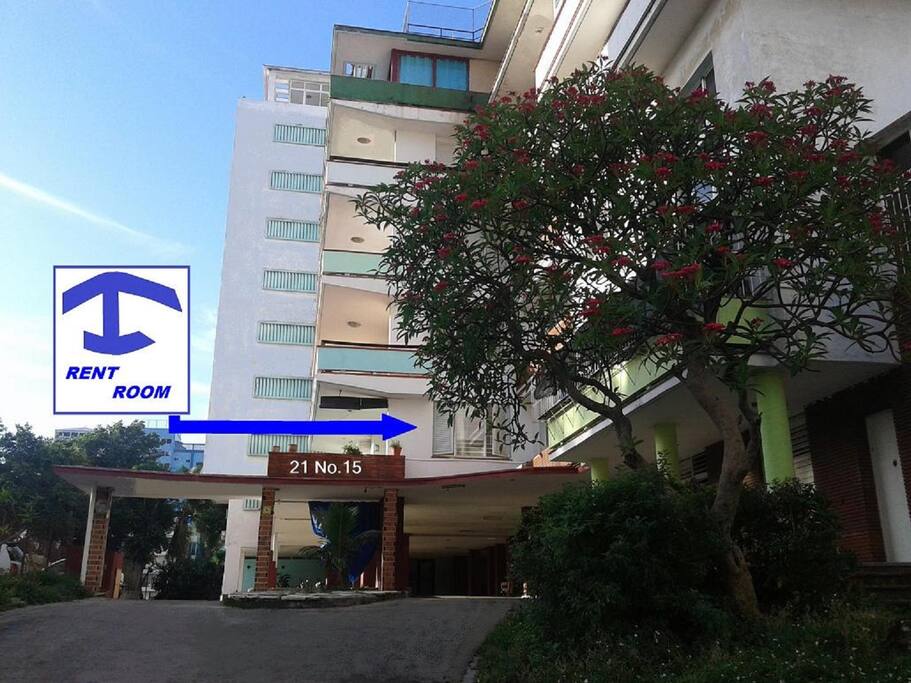 Frente del Edificio y ubicación de la Casa