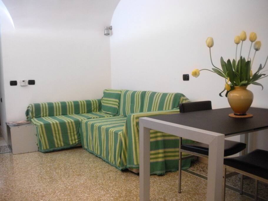 Salotto e zona pranzo Living and dining area