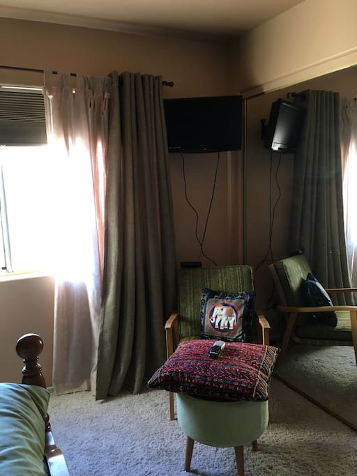 Room 1 with cable tv
