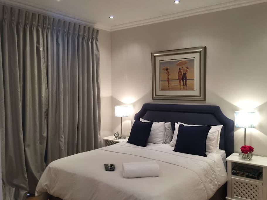 Poolside Double en Suite with full Bathroom and Patio