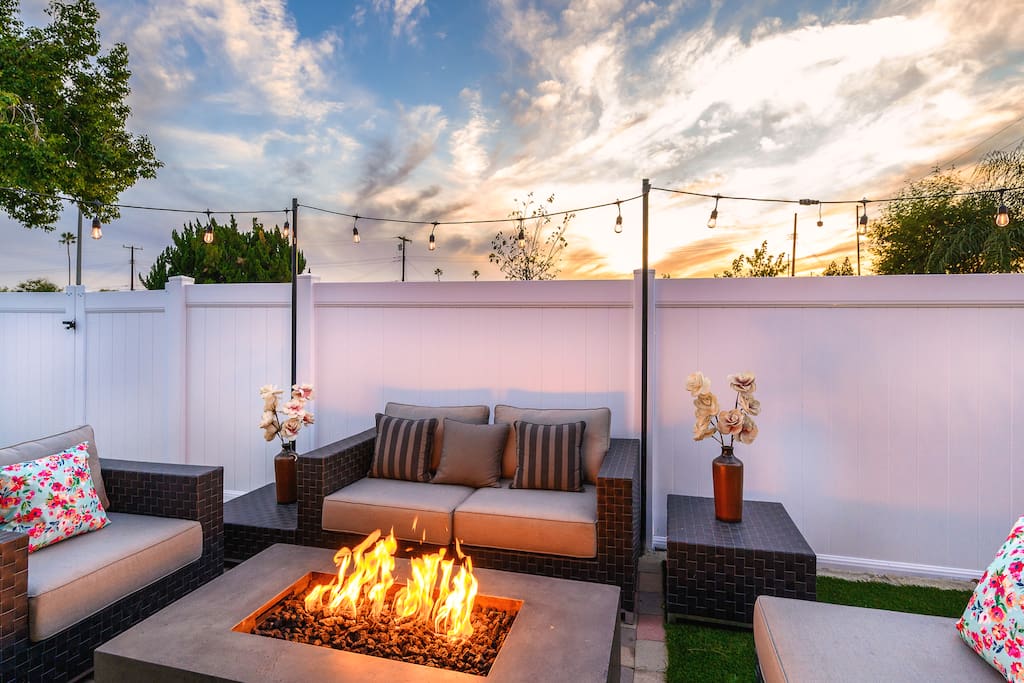 Riverside Downtown: Cozy Home with Fire pit&Games