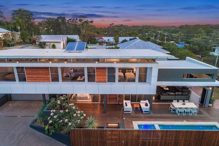 Elevation – Heated Pool & Hot Spa (no extra fees) gallery image 5