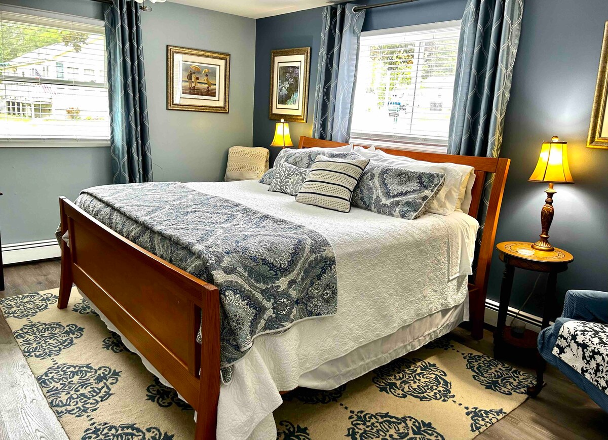 Master bedroom and king size bed 