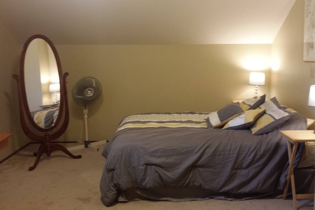 Queen size bed, full length mirror