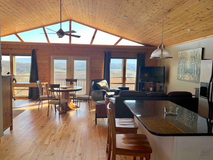 Lebanon Apartment with Mountain View Guesthouses for Rent in Lebanon, Virginia, United States