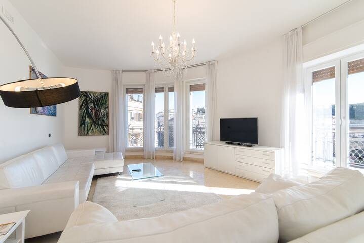 CHARMING APARTMENT PIAZZA DI SPAGNA gallery image 3