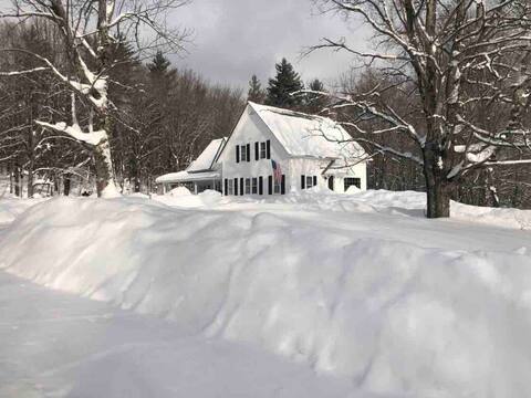 3 minutes to Killington Ski - Sleeps 16 - Hot Tub
