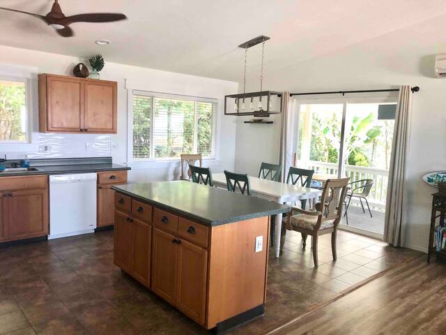 Kailua Kona-OCEAN VIEW HOUSE sleeps up to 16! gallery image 5