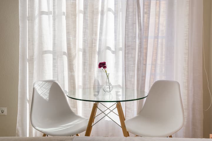 Много функционални маси до балконите 