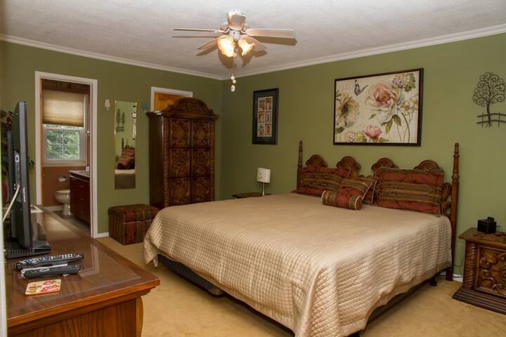 Heath Haven B&B- Gardenview Room