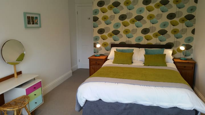 ชั้นบน: ห้องนอนคู่มองเห็นสวน