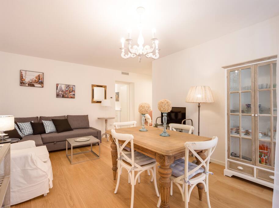 FIRST FLOOR APARTMENT: SOFA BED