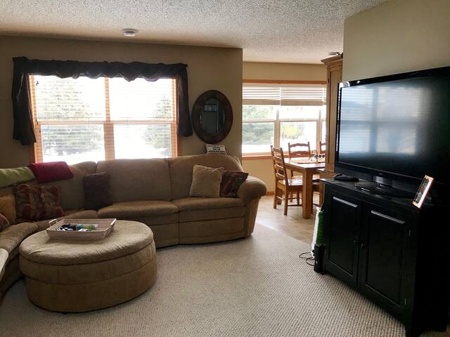 Super Bowl Entire 3 bedroom cozy townhome!