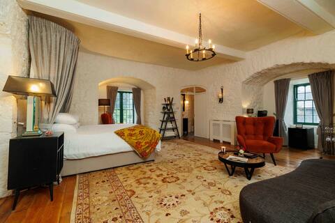 Tybroughney Castle: The Queen’s Suite