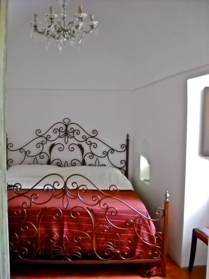 חדר שינה אדום 