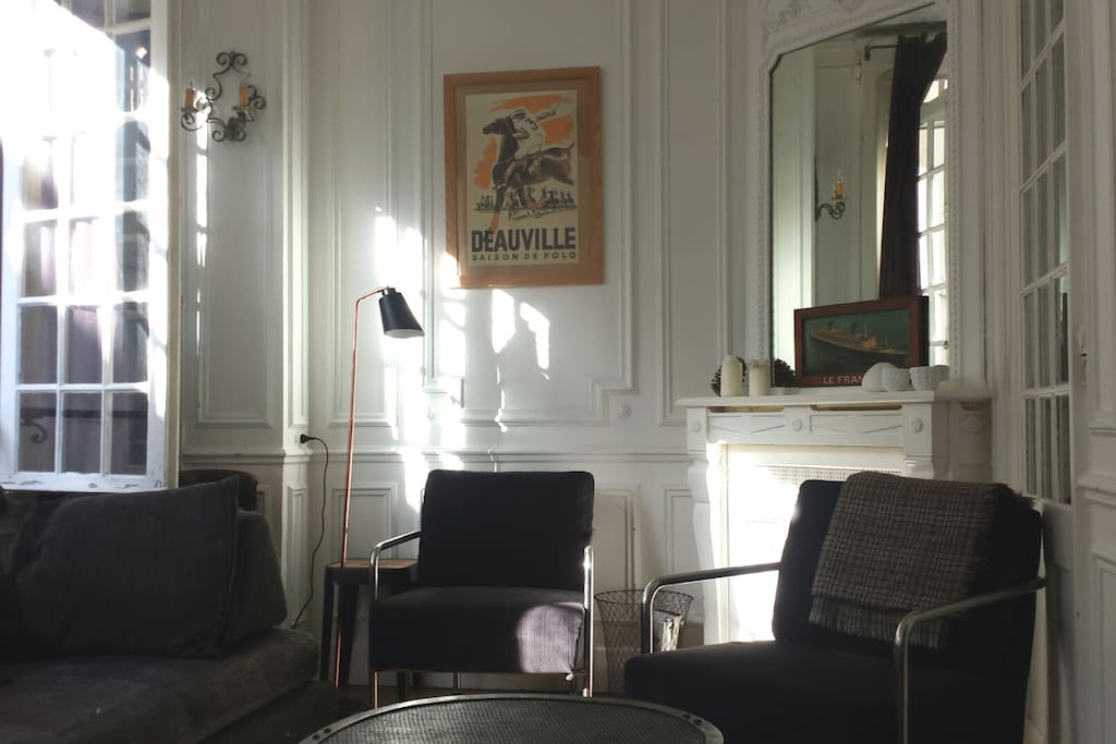 Salon cosy ouvert sur la salle à manger