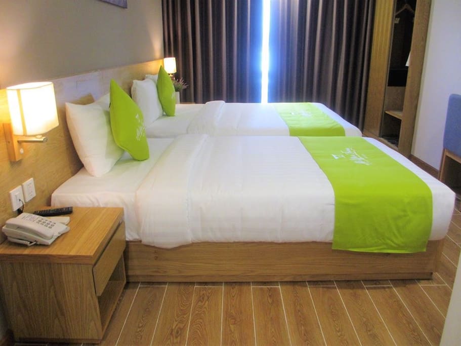 2 beds : 1 single and 1 double equipped with air-con, safebox, working desk, television, tea, coffee, kettle. Bathrobe with balcony.