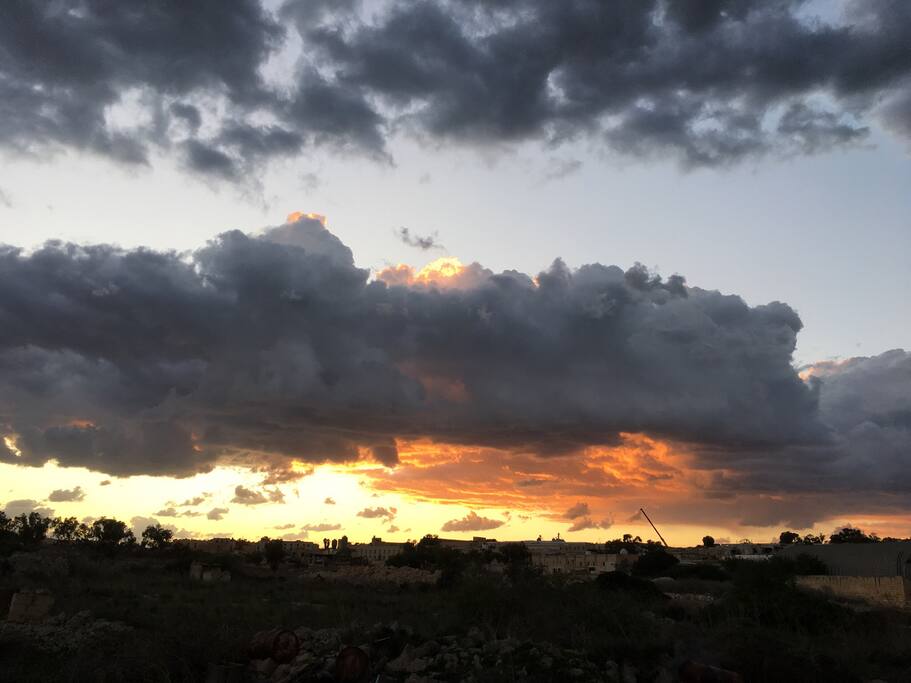 Sunsets in winter are spectacular. One of my favourite things to watch !