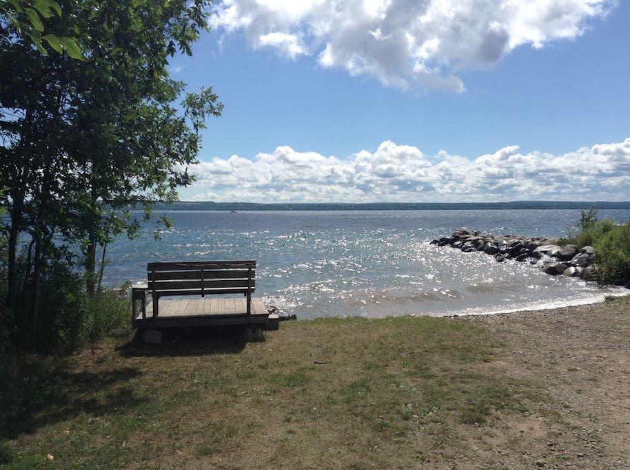 Short walk to Georgian Bay access. Two minutes.